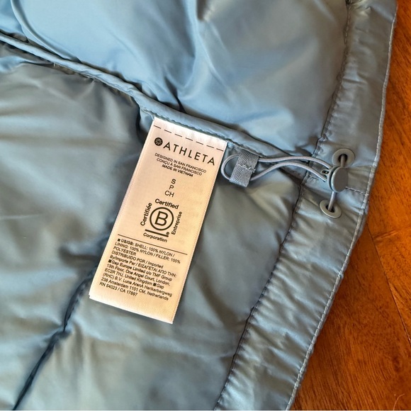 Athleta Aire Puffer Vest Size Small in Coastal Blue - Picture 8 of 16